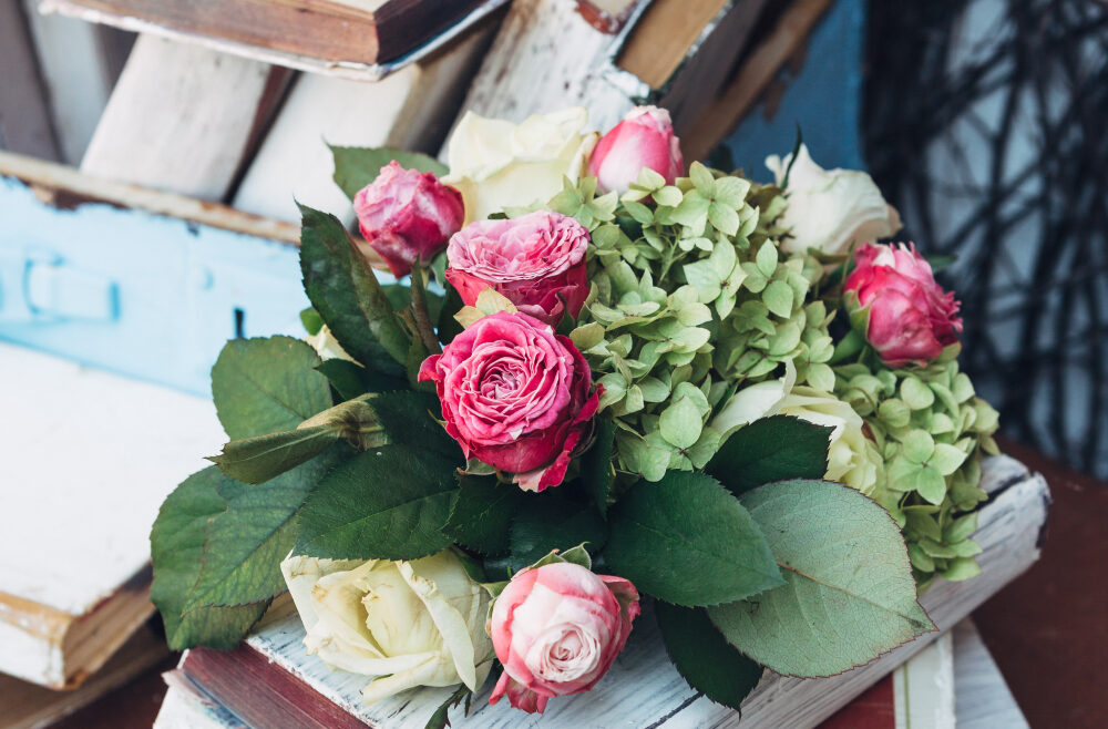 10 chic bouquets that will make you rethink classic roses