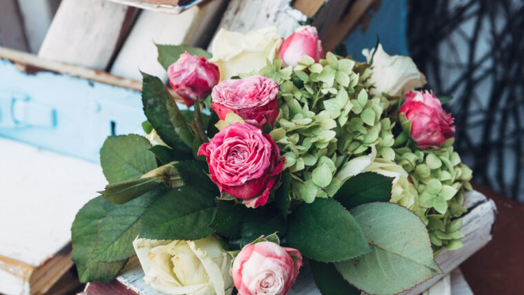 10 chic bouquets that will make you rethink classic roses